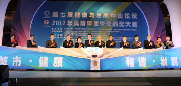 ���ߌý����c�l(f��)չ��ɽՓ���A�M��Ļ