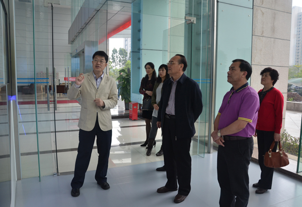 �ຣʡ�˴�ί�������β��Ļ�һ�п��콡������