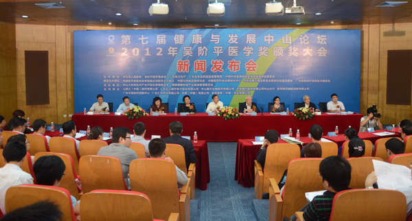 ���ߌý����c�l(f��)չ��ɽՓ����2012����Aƽ�t(y��)�W(xu��)���C���������11��24���e��