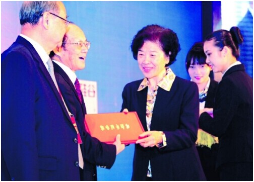 ��ɽ�����t(y��)ˎ�a(ch��n)ֵ��500�|��ھŌý����c�l(f��)չ��ɽՓ����2014����Aƽ�t(y��)�W(xu��)��(ji��ng)?l��)C��(ji��ng)������_Ļ��ɣ���l(w��i)�l(f��)���R������־���T�L����c������t�ȳ�ϯ�_Ļʽ