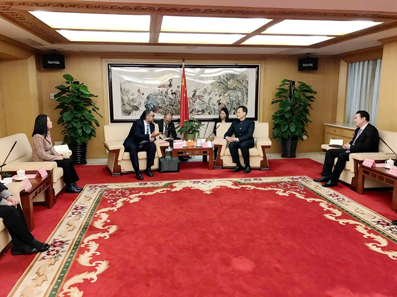 ����������(w��)�����L��ҊӢ�����؇����W(xu��)Ժһ��